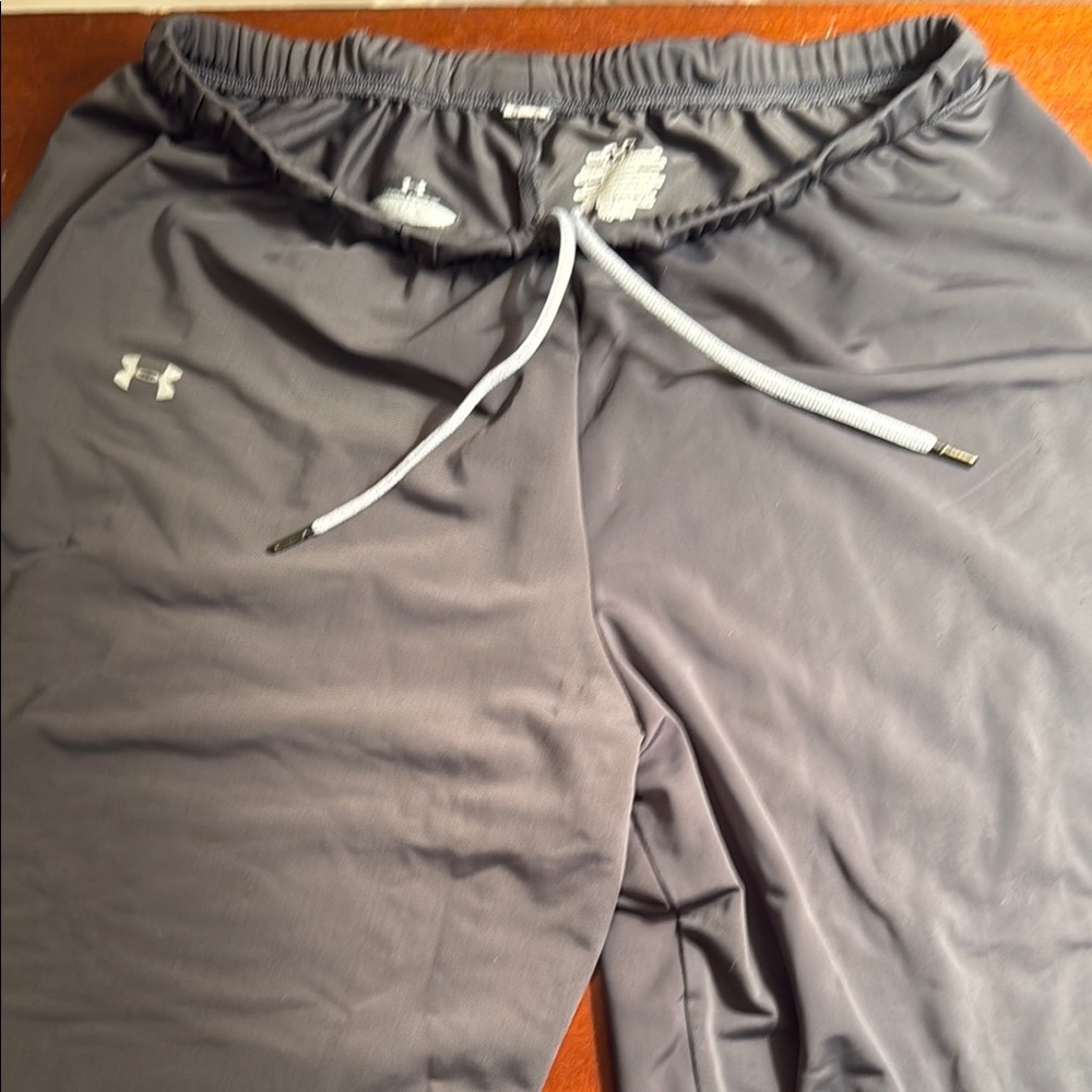 Under Armour Gray, lightweight 100% Polyester Joggers, Size Medium Preowned